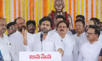 Pawan Kalyan Clarifies: పవన్కల్యాణ్ స్పష్టీకరణ: కాంగ్రెస్ ప్రభుత్వం సభ ఆపి ఉండదు.. రేవంత్కు తెలిసి జరిగిందని అనుకోవడం లేదు Pawan Kalyan Clarifies: పవన్కల్యాణ్ స్పష్టీకరణ: కాంగ్రెస్ ప్రభుత్వం సభ ఆపి ఉండదు.. రేవంత్కు తెలిసి జరిగిందని అనుకోవడం లేదు