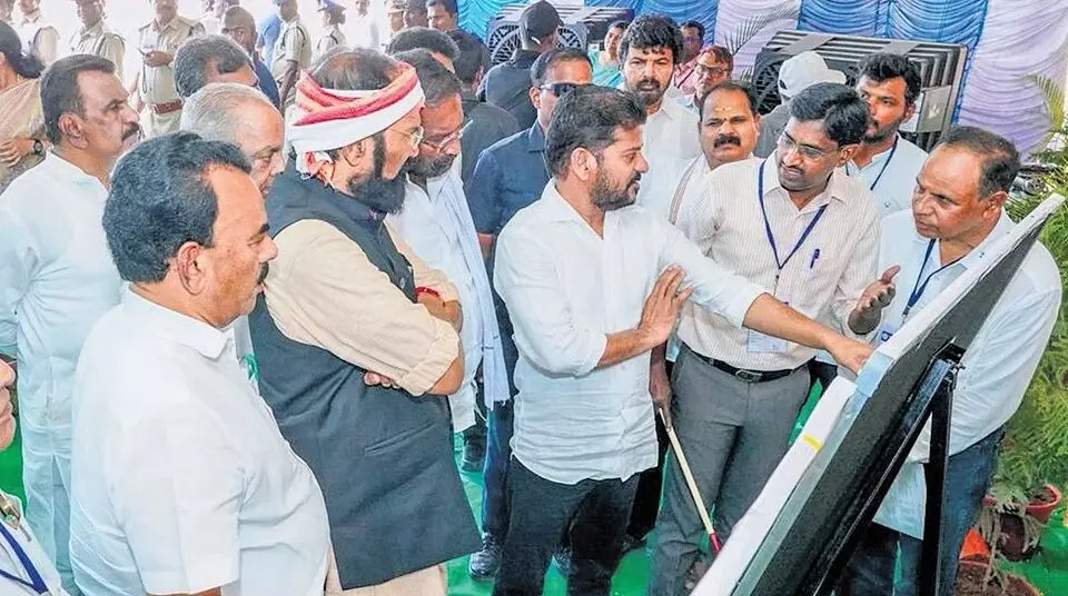 CM Revanth Reddy: ఉమ్మడి పాలమూరు ప్రాజెక్టులకు ఊపు: 9 నెలల్లో ఉదండాపూర్కు కృష్ణా జలాలు, లక్ష్మీదేవిపల్లి జలాశయ భూసేకరణకు సీఎం రేవంత్ ఆదేశాలు CM Revanth Reddy: ఉమ్మడి పాలమూరు ప్రాజెక్టులకు ఊపు: 9 నెలల్లో ఉదండాపూర్కు కృష్ణా జలాలు, లక్ష్మీదేవిపల్లి జలాశయ భూసేకరణకు సీఎం రేవంత్ ఆదేశాలు