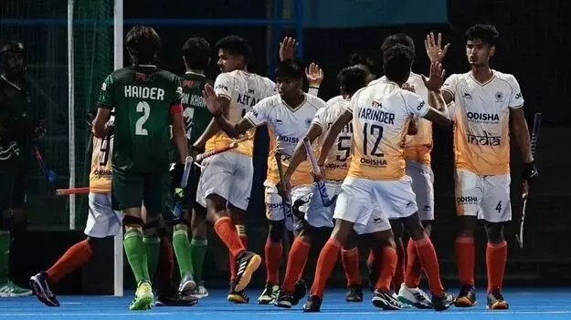 Asia Cup Final: ఆసియా కప్ ఫైనల్లోకి టీమిండియా కుర్రాళ్లు Asia Cup Final: ఆసియా కప్ ఫైనల్లోకి టీమిండియా కుర్రాళ్లు