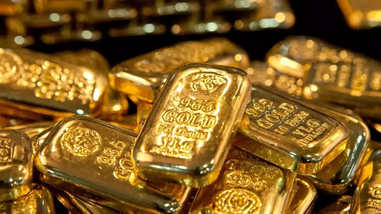 Gold Price : అంతర్జాతీయ టెన్షన్ల ఎఫెక్ట్.. పసిడి మార్కెట్లో నష్టాల బాట పట్టిన ఇన్వెస్టర్లు Gold Price : అంతర్జాతీయ టెన్షన్ల ఎఫెక్ట్.. పసిడి మార్కెట్లో నష్టాల బాట పట్టిన ఇన్వెస్టర్లు