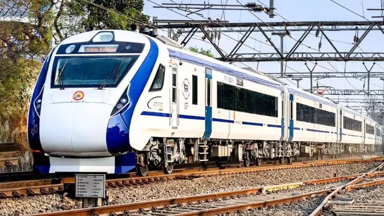 Vande Bharat : వందే భారత్ రైలుపై కుట్ర జరుగుతోందా? సోషల్ మీడియా పోస్టులపై రైల్వే శాఖ సీరియస్ Vande Bharat : వందే భారత్ రైలుపై కుట్ర జరుగుతోందా? సోషల్ మీడియా పోస్టులపై రైల్వే శాఖ సీరియస్