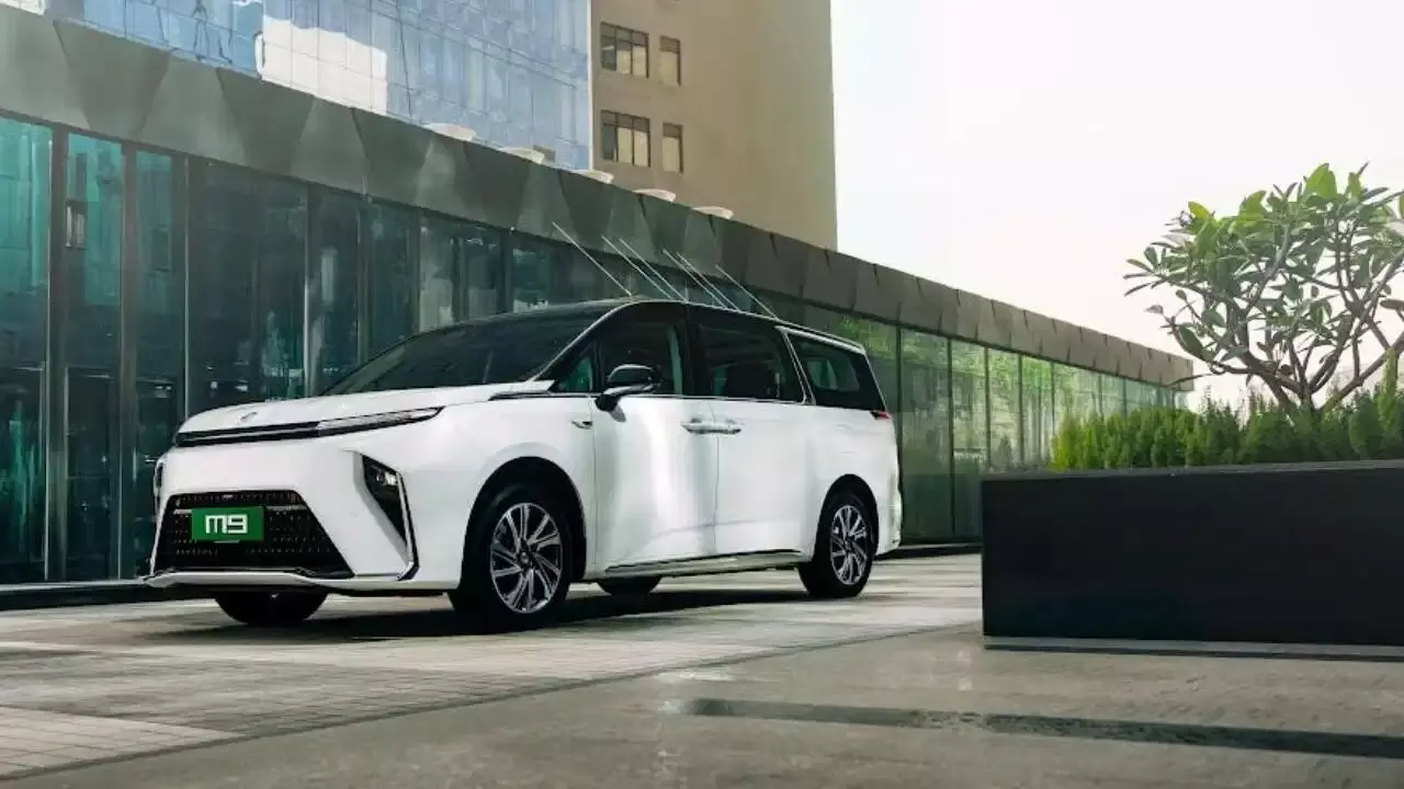 Luxury MPV : భారత్లో లగ్జరీ కార్ల హవా.. కంఫర్ట్తో పాటు సేఫ్టీలోనూ టాప్గా నిలుస్తున్న లగ్జరీ ఎంపీవీలు Luxury MPV : భారత్లో లగ్జరీ కార్ల హవా.. కంఫర్ట్తో పాటు సేఫ్టీలోనూ టాప్గా నిలుస్తున్న లగ్జరీ ఎంపీవీలు