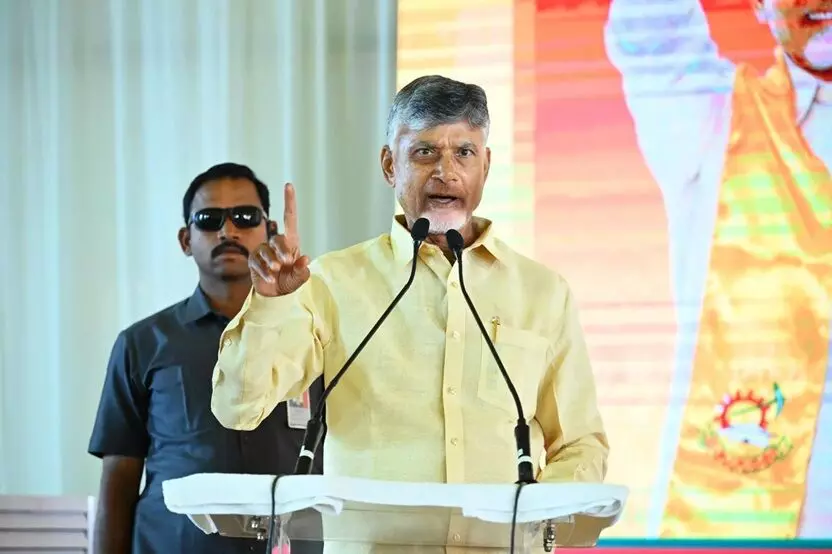 CM Chandrababu Issues Strong Warning: సీఎం చంద్రబాబు: గొడ్డలి పార్టీ ఆగడాలు శ్రుతిమించితే వదిలిపెట్టం.. స్ట్రాంగ్ వార్నింగ్ CM Chandrababu Issues Strong Warning: సీఎం చంద్రబాబు: గొడ్డలి పార్టీ ఆగడాలు శ్రుతిమించితే వదిలిపెట్టం.. స్ట్రాంగ్ వార్నింగ్