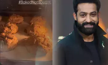 NTR Tries Baking Cookies: ఫస్ట్ టైమ్ కుకీస్ బేక్ చేసిన ఎన్టీఆర్.. సోషల్ మీడియాలో వీడియో వైరల్! NTR Tries Baking Cookies: ఫస్ట్ టైమ్ కుకీస్ బేక్ చేసిన ఎన్టీఆర్.. సోషల్ మీడియాలో వీడియో వైరల్!