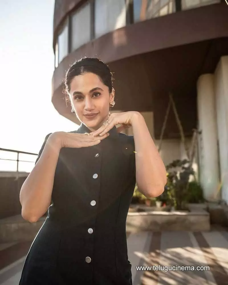Taapsee Pannu: సోషల్ మీడియాకు దూరం కావడంపై తాప్సీ పన్ను ఆసక్తికర వ్యాఖ్యలు Taapsee Pannu: సోషల్ మీడియాకు దూరం కావడంపై తాప్సీ పన్ను ఆసక్తికర వ్యాఖ్యలు
