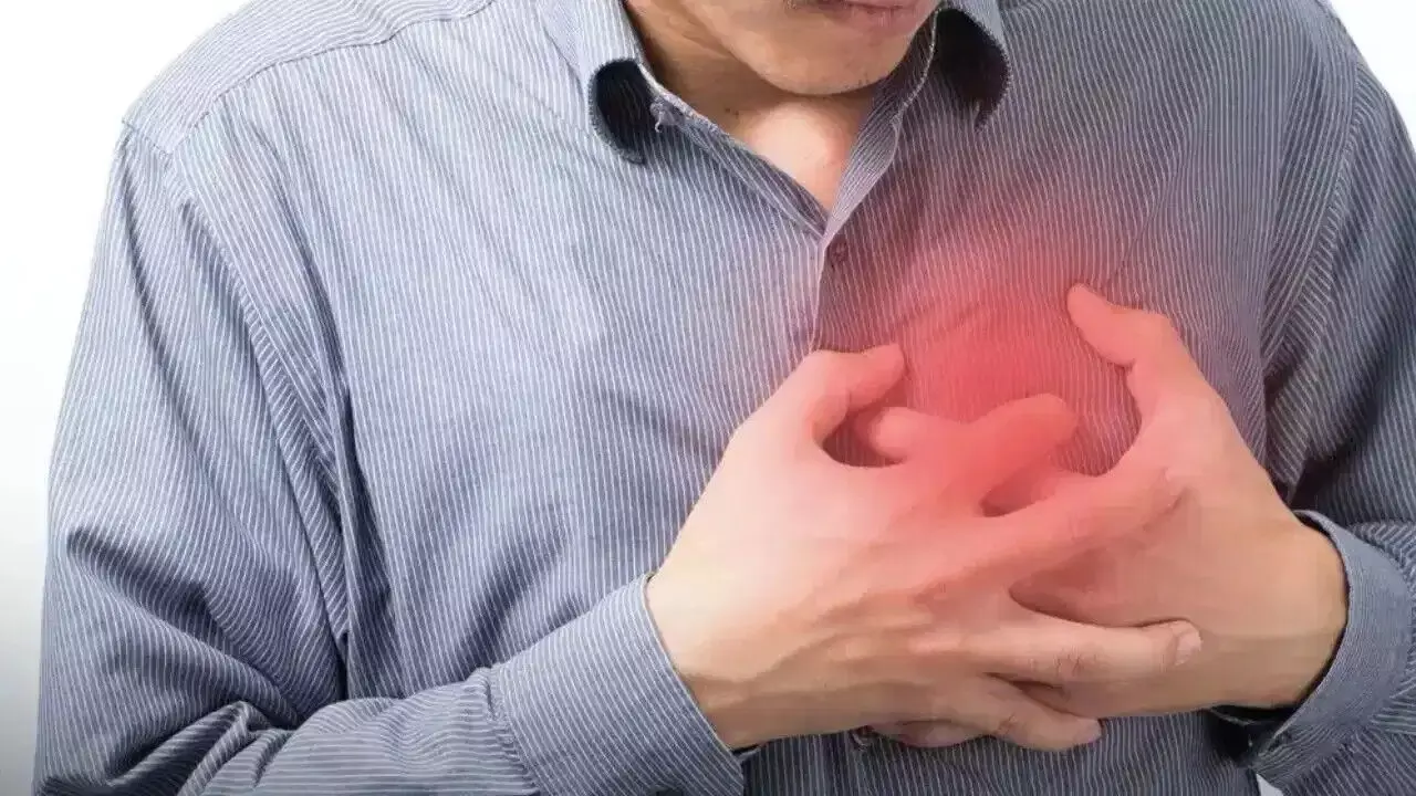 Heart Attack: కొలెస్ట్రాల్ నార్మల్గా ఉన్నా గుండెపోటు రావచ్చు.. నిపుణులు హెచ్చరిస్తున్న చేదు నిజాలు Heart Attack: కొలెస్ట్రాల్ నార్మల్గా ఉన్నా గుండెపోటు రావచ్చు.. నిపుణులు హెచ్చరిస్తున్న చేదు నిజాలు
