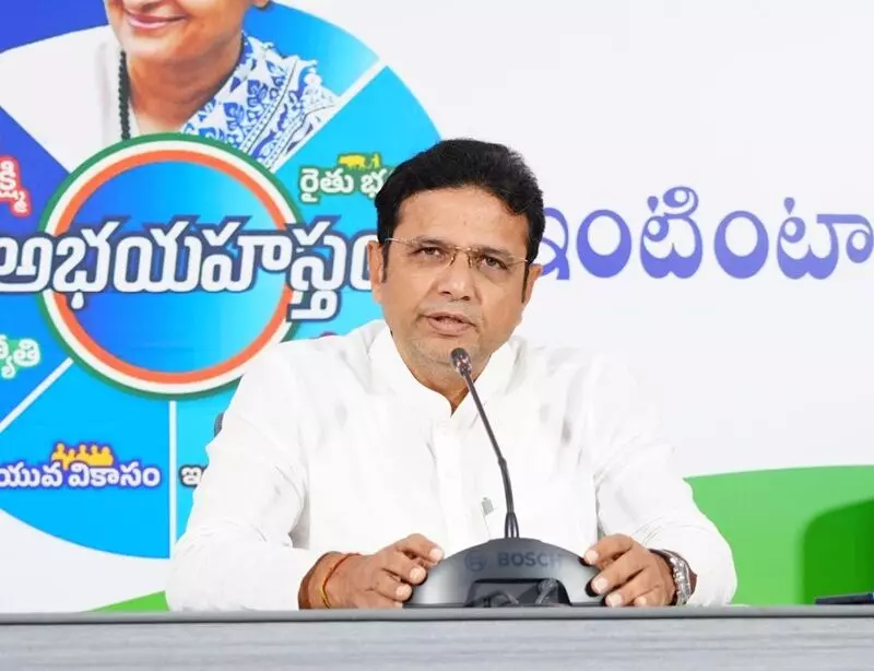 Minister Sridhar Babu: బీఆర్ఎస్ తప్పులు సరిదిద్దుతుంటే మా మీద నిందలు ఎందుకు?: మంత్రి శ్రీధర్ బాబు Minister Sridhar Babu: బీఆర్ఎస్ తప్పులు సరిదిద్దుతుంటే మా మీద నిందలు ఎందుకు?: మంత్రి శ్రీధర్ బాబు