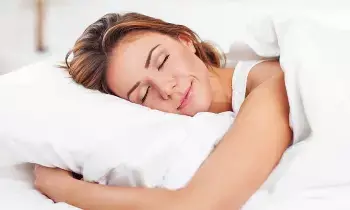 Sleeping Less: నిద్ర తగ్గుతోందా.. ? రోజుకు 6 గంటల కంటే తక్కువ పడుకుంటే శరీరంలో జరిగే ఘోరాలు ఇవే..