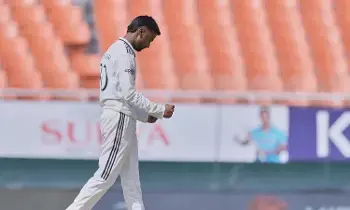 Manav Suthar: అరంగేట్రంలోనే అదరగొట్టిన మానవ్ సుతార్ Manav Suthar: అరంగేట్రంలోనే అదరగొట్టిన మానవ్ సుతార్