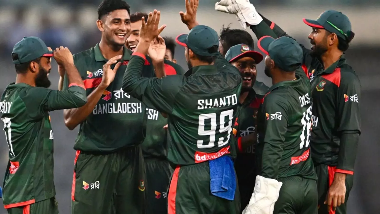 Bangladesh Stuns Australia: మొదటి వన్డేలో ఆస్ట్రేలియాకు షాక్ ఇచ్చిన బంగ్లాదేశ్! Bangladesh Stuns Australia: మొదటి వన్డేలో ఆస్ట్రేలియాకు షాక్ ఇచ్చిన బంగ్లాదేశ్!