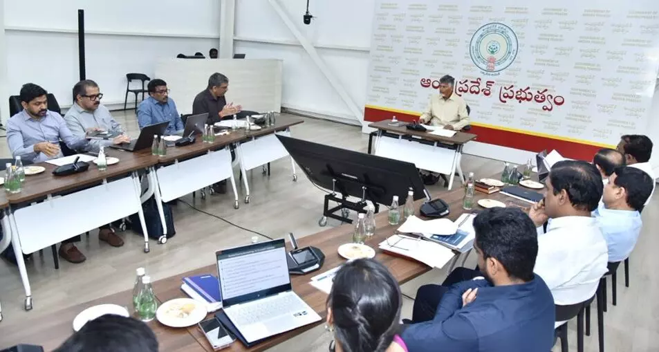 CM Chandrababu: ప్రభుత్వ సేవలకు ప్రత్యేక యాప్.. సుపరిపాలనకు కొత్త విధానాలు: ఆర్టీజీఎస్ సమీక్షలో సీఎం చంద్రబాబు CM Chandrababu: ప్రభుత్వ సేవలకు ప్రత్యేక యాప్.. సుపరిపాలనకు కొత్త విధానాలు: ఆర్టీజీఎస్ సమీక్షలో సీఎం చంద్రబాబు