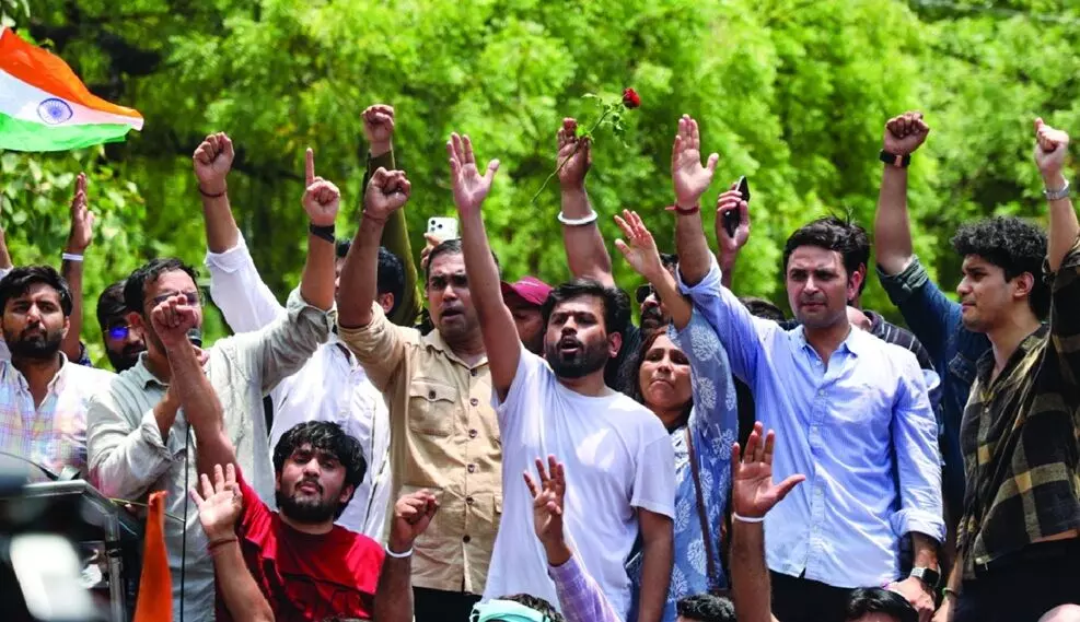 ‘Cockroach Janata Party’ : కాక్రోచ్ జనతా పార్టీ’ నిరసనలూ ప్రజాస్వామ్యమే.. జెన్ Zను వ్యవస్థ వ్యతిరేకులుగా చూడట్లేదు ‘Cockroach Janata Party’ : కాక్రోచ్ జనతా పార్టీ’ నిరసనలూ ప్రజాస్వామ్యమే.. జెన్ Zను వ్యవస్థ వ్యతిరేకులుగా చూడట్లేదు