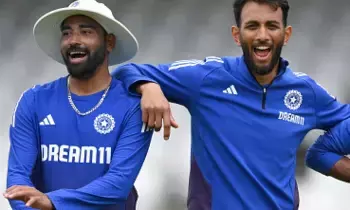 Siraj Out, Prasidh Krishna In: సిరాజ్ అవుట్.. ప్రసిద్ధ్ కృష్ణ ఇన్.. టీమిండియా జట్టు ఎంపికపై వివాదం! Siraj Out, Prasidh Krishna In: సిరాజ్ అవుట్.. ప్రసిద్ధ్ కృష్ణ ఇన్.. టీమిండియా జట్టు ఎంపికపై వివాదం!