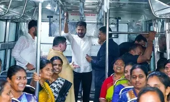 CM Revanth Reddy: అతివల చేతుల్లోనే తెలంగాణ ప్రగతి: ముఖ్యమంత్రి ఎ. రేవంత్రెడ్డి CM Revanth Reddy: అతివల చేతుల్లోనే తెలంగాణ ప్రగతి: ముఖ్యమంత్రి ఎ. రేవంత్రెడ్డి