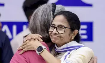 Mamata and Sonia: మమతా సోనియాతో వ్యూహాత్మక చర్చలు; 2029 ఎన్నికల కూటమి సాధ్యం Mamata and Sonia: మమతా సోనియాతో వ్యూహాత్మక చర్చలు; 2029 ఎన్నికల కూటమి సాధ్యం