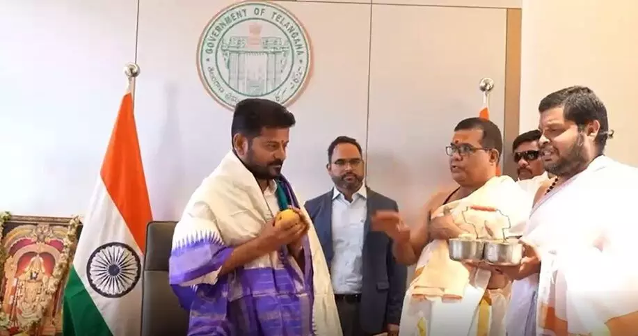 CM Revanth Reddy: భవిష్యత్కు దిక్సూచి: ఫ్యూచర్ సిటీ అభివృద్ధి పునాదులు- ముఖ్యమంత్రి ఎ. రేవంత్ రెడ్డి CM Revanth Reddy: భవిష్యత్కు దిక్సూచి: ఫ్యూచర్ సిటీ అభివృద్ధి పునాదులు- ముఖ్యమంత్రి ఎ. రేవంత్ రెడ్డి