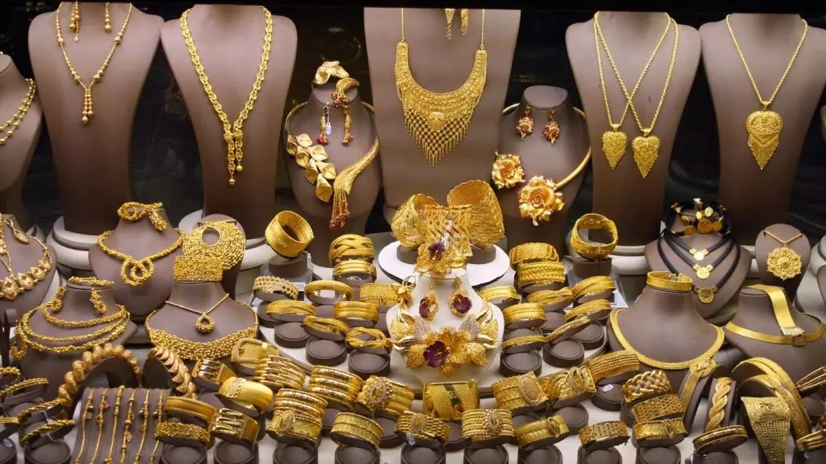 Gold Price : పెళ్లిళ్ల సీజన్లో గుడ్ న్యూస్.. రూ.1.5 లక్షల కిందకు పడిపోయిన తులం బంగారం ధర Gold Price : పెళ్లిళ్ల సీజన్లో గుడ్ న్యూస్.. రూ.1.5 లక్షల కిందకు పడిపోయిన తులం బంగారం ధర
