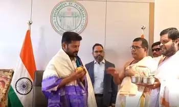 CM Revanth Reddy: భవిష్యత్కు దిక్సూచి: ఫ్యూచర్ సిటీ అభివృద్ధి పునాదులు- ముఖ్యమంత్రి ఎ. రేవంత్ రెడ్డి CM Revanth Reddy: భవిష్యత్కు దిక్సూచి: ఫ్యూచర్ సిటీ అభివృద్ధి పునాదులు- ముఖ్యమంత్రి ఎ. రేవంత్ రెడ్డి