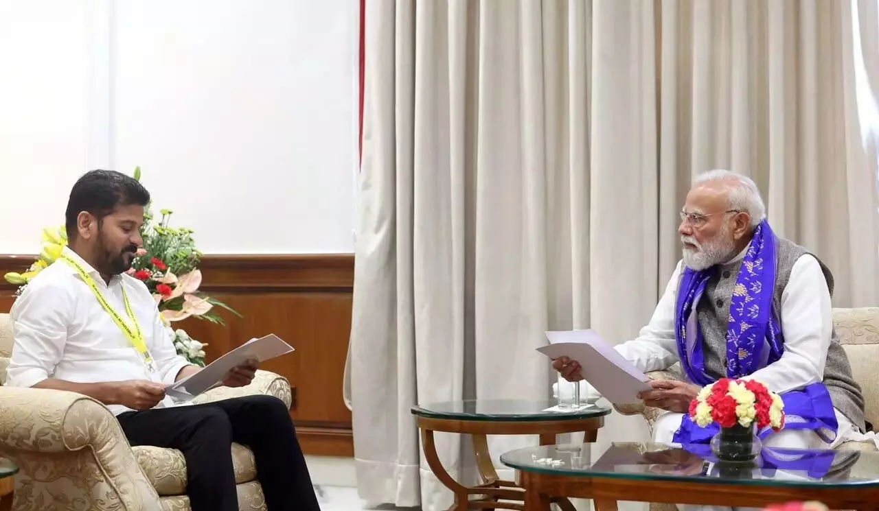 CM Revanth Reddy: తెలంగాణ అభివృద్ధికి 7 కీలక వరాలు ప్రకటించాలంటూ ప్రధాని మోదీని కోరిన సీఎం రేవంత్రెడ్డి.. మెట్రో నగరాలకు ప్రత్యేక నిధులు కేటాయించాలని విజ్ఞప్తి CM Revanth Reddy: తెలంగాణ అభివృద్ధికి 7 కీలక వరాలు ప్రకటించాలంటూ ప్రధాని మోదీని కోరిన సీఎం రేవంత్రెడ్డి.. మెట్రో నగరాలకు ప్రత్యేక నిధులు కేటాయించాలని విజ్ఞప్తి