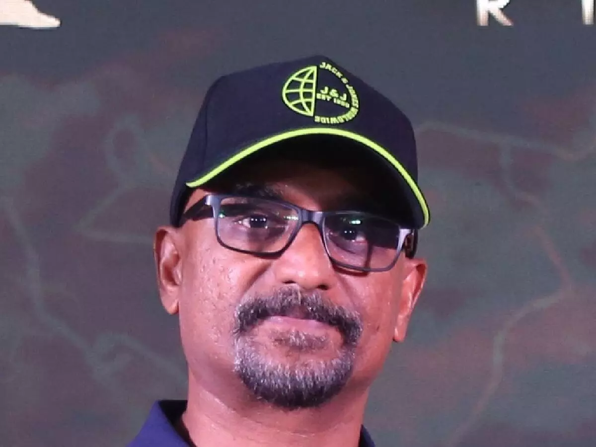 Director Deva Katta: వారణాసి సినిమాపై వస్తున్న వార్తలను ఖండించిన దర్శకుడు దేవా కట్టా Director Deva Katta: వారణాసి సినిమాపై వస్తున్న వార్తలను ఖండించిన దర్శకుడు దేవా కట్టా