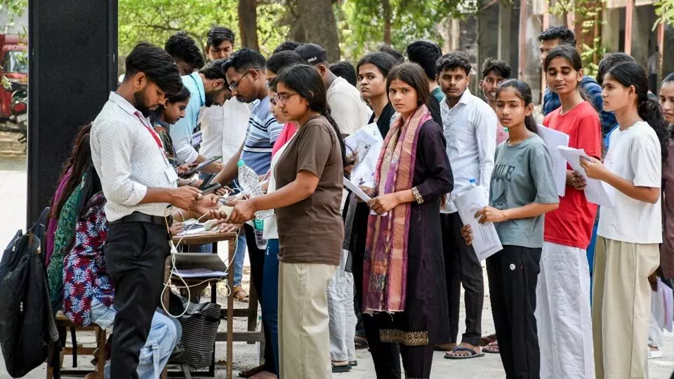 Major Changes in NEET-UG 2026: NEET-UG 2026లో కీలక మార్పులు.. రఫ్ వర్క్ స్పేస్ పెంపు, పరీక్ష విండో విస్తరణ Major Changes in NEET-UG 2026: NEET-UG 2026లో కీలక మార్పులు.. రఫ్ వర్క్ స్పేస్ పెంపు, పరీక్ష విండో విస్తరణ