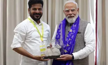 CM Revanth Reddy: తెలంగాణ అభివృద్ధికి 7 కీలక వరాలు ప్రకటించాలంటూ ప్రధాని మోదీని కోరిన సీఎం రేవంత్రెడ్డి.. మెట్రో నగరాలకు ప్రత్యేక నిధులు కేటాయించాలని విజ్ఞప్తి CM Revanth Reddy: తెలంగాణ అభివృద్ధికి 7 కీలక వరాలు ప్రకటించాలంటూ ప్రధాని మోదీని కోరిన సీఎం రేవంత్రెడ్డి.. మెట్రో నగరాలకు ప్రత్యేక నిధులు కేటాయించాలని విజ్ఞప్తి