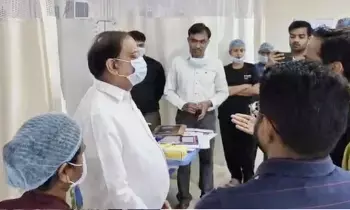 Minister Tummala Condemns: బాలికపై అఘాయిత్యం అమానుషమని మంత్రి తుమ్మల ఆవేదన.. బాధితురాలి వైద్య ఖర్చులన్నీ ప్రభుత్వమే భరిస్తుందని హామీ Minister Tummala Condemns: బాలికపై అఘాయిత్యం అమానుషమని మంత్రి తుమ్మల ఆవేదన.. బాధితురాలి వైద్య ఖర్చులన్నీ ప్రభుత్వమే భరిస్తుందని హామీ