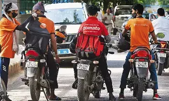 Gig Workers : పెన్షన్, హెల్త్ ఇన్సూరెన్స్ ఫెసిలిటీ.. యాప్ బేస్డ్ వర్కర్లకు దక్కనున్న సామాజిక భద్రత Gig Workers : పెన్షన్, హెల్త్ ఇన్సూరెన్స్ ఫెసిలిటీ.. యాప్ బేస్డ్ వర్కర్లకు దక్కనున్న సామాజిక భద్రత