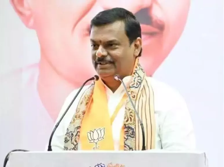 PVN Madhav: రాష్ట్రంలో అసాధారణ ప్రగతి: గ్రీన్ హైడ్రోజన్ హబ్గా ఏపీ: బీజేపీ రాష్ట్ర అధ్యక్షుడు పీవీఎన్ మాధవ్ PVN Madhav: రాష్ట్రంలో అసాధారణ ప్రగతి: గ్రీన్ హైడ్రోజన్ హబ్గా ఏపీ: బీజేపీ రాష్ట్ర అధ్యక్షుడు పీవీఎన్ మాధవ్