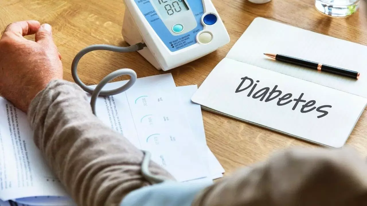 Five Foods People with Diabetes: మధుమేహం ఉన్నవారు తినకూడని 5 ముఖ్యమైన ఆహారాలు.. నిపుణుల హెచ్చరిక.. Five Foods People with Diabetes: మధుమేహం ఉన్నవారు తినకూడని 5 ముఖ్యమైన ఆహారాలు.. నిపుణుల హెచ్చరిక..