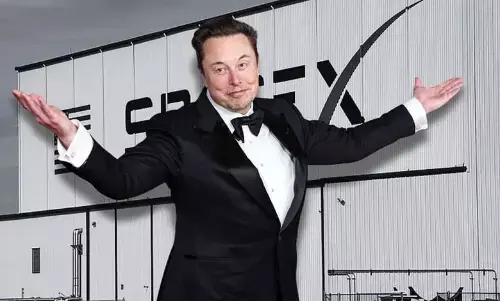 Elon Musk : ప్రపంచ కుబేరుల రికార్డులన్నీ బద్దలు.. భూమిపై తొలి ట్రిలియనీర్‎గా ఎలాన్ మస్క్ సరికొత్త చరిత్ర