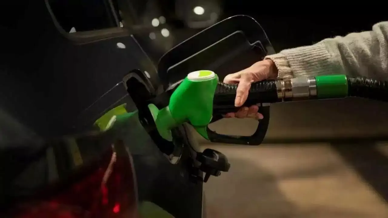 E20 Petrol : ఇథనాల్ పెట్రోల్తో ఇంజిన్ ఫెయిల్ అయితే క్లెయిమ్ రిజెక్ట్.. భీమా కంపెనీల కొత్త మెలిక E20 Petrol : ఇథనాల్ పెట్రోల్తో ఇంజిన్ ఫెయిల్ అయితే క్లెయిమ్ రిజెక్ట్.. భీమా కంపెనీల కొత్త మెలిక