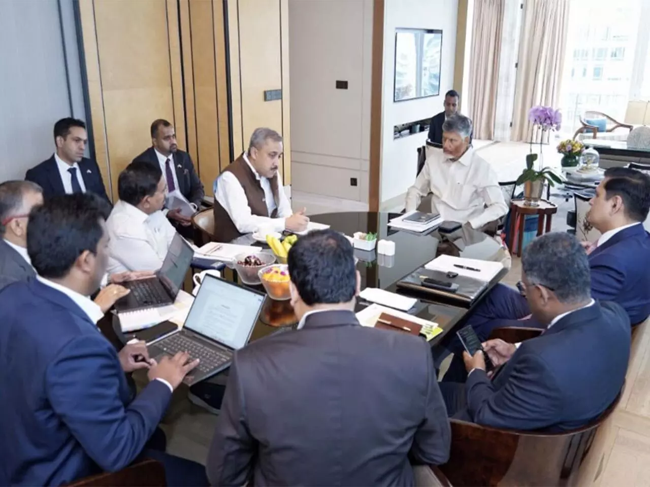 Chandrababu Naidu: సింగపూర్ టెక్ అవసరాలు తీర్చడానికి ఏపీ సిద్ధం: సీఎం చంద్రబాబు Chandrababu Naidu: సింగపూర్ టెక్ అవసరాలు తీర్చడానికి ఏపీ సిద్ధం: సీఎం చంద్రబాబు