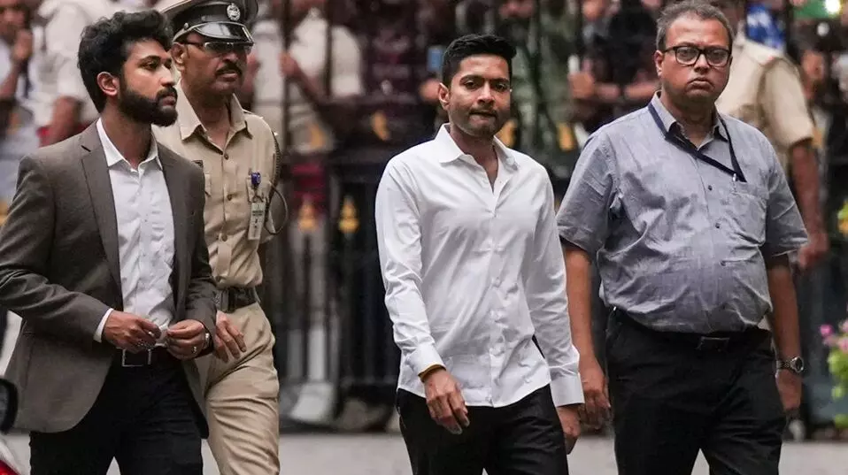 TMC MP Abhishek Banerjee: టీచర్స్ రిక్రూట్మెంట్ స్కామ్లో ఈడీ సమన్స్కు హాజరైన టీఎంసీ ఎంపీ అభిషేక్ బెనర్జీ TMC MP Abhishek Banerjee: టీచర్స్ రిక్రూట్మెంట్ స్కామ్లో ఈడీ సమన్స్కు హాజరైన టీఎంసీ ఎంపీ అభిషేక్ బెనర్జీ