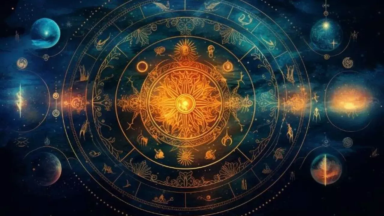 Chandra Darshan: చంద్ర దర్శనం: అమావాస్య తర్వాత వచ్చే ఆ మొదటి రోజు నెలవంకను చూస్తే జరిగేది ఇదే.. Chandra Darshan: చంద్ర దర్శనం: అమావాస్య తర్వాత వచ్చే ఆ మొదటి రోజు నెలవంకను చూస్తే జరిగేది ఇదే..