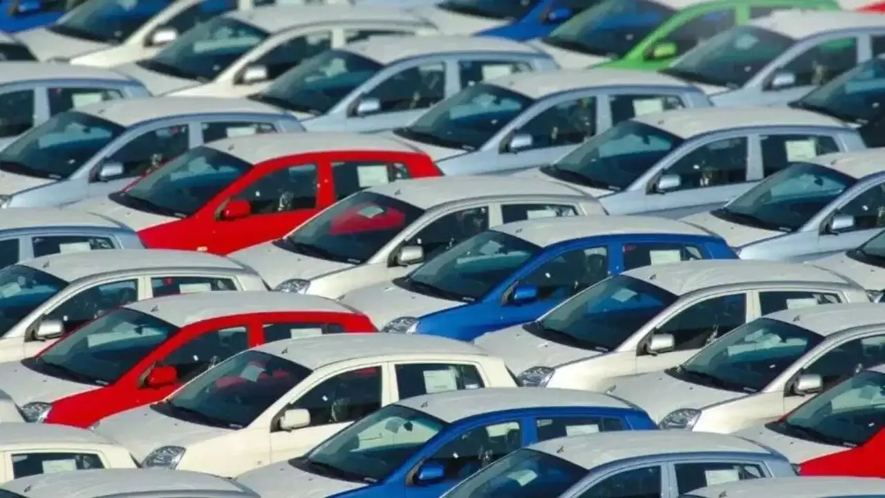 Auto Sales : భారత ఆటోమొబైల్ రంగంలో సరికొత్త చరిత్ర.. ఒకే ఒక్క నెలలో రికార్డు స్థాయిలో అమ్ముడైన వాహనాలు Auto Sales : భారత ఆటోమొబైల్ రంగంలో సరికొత్త చరిత్ర.. ఒకే ఒక్క నెలలో రికార్డు స్థాయిలో అమ్ముడైన వాహనాలు