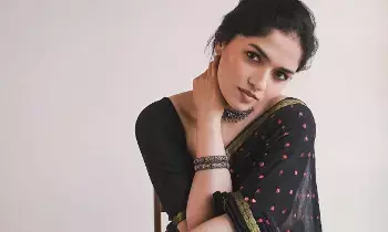 Actress Sunaina: దుబాయ్ యూట్యూబర్తో నటి సునైన నిశ్చితార్థం రద్దయిందా! Actress Sunaina: దుబాయ్ యూట్యూబర్తో నటి సునైన నిశ్చితార్థం రద్దయిందా!
