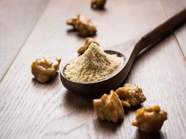 A Pinch of Asafoetida in Your Food: వంటల్లో చిటికెడు ఇంగువ వేస్తే శరీరంలో జరిగే ఈ అద్భుతాలు తెలిస్తే అస్సలు వదలరు.. A Pinch of Asafoetida in Your Food: వంటల్లో చిటికెడు ఇంగువ వేస్తే శరీరంలో జరిగే ఈ అద్భుతాలు తెలిస్తే అస్సలు వదలరు..