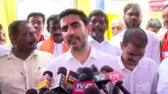 Lokesh: జగన్ ఇంటి సమీపం నుంచే మాట్లాడుతున్నా.. చర్చకు రండి: లోకేశ్ Lokesh: జగన్ ఇంటి సమీపం నుంచే మాట్లాడుతున్నా.. చర్చకు రండి: లోకేశ్