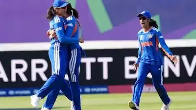 Womens T20 World Cup: నెదర్లాండ్స్పై భారత్ ఘన విజయం: చెలరేగిన మంధాన, షెఫాలీ, శ్రీ చరణి Womens T20 World Cup: నెదర్లాండ్స్పై భారత్ ఘన విజయం: చెలరేగిన మంధాన, షెఫాలీ, శ్రీ చరణి