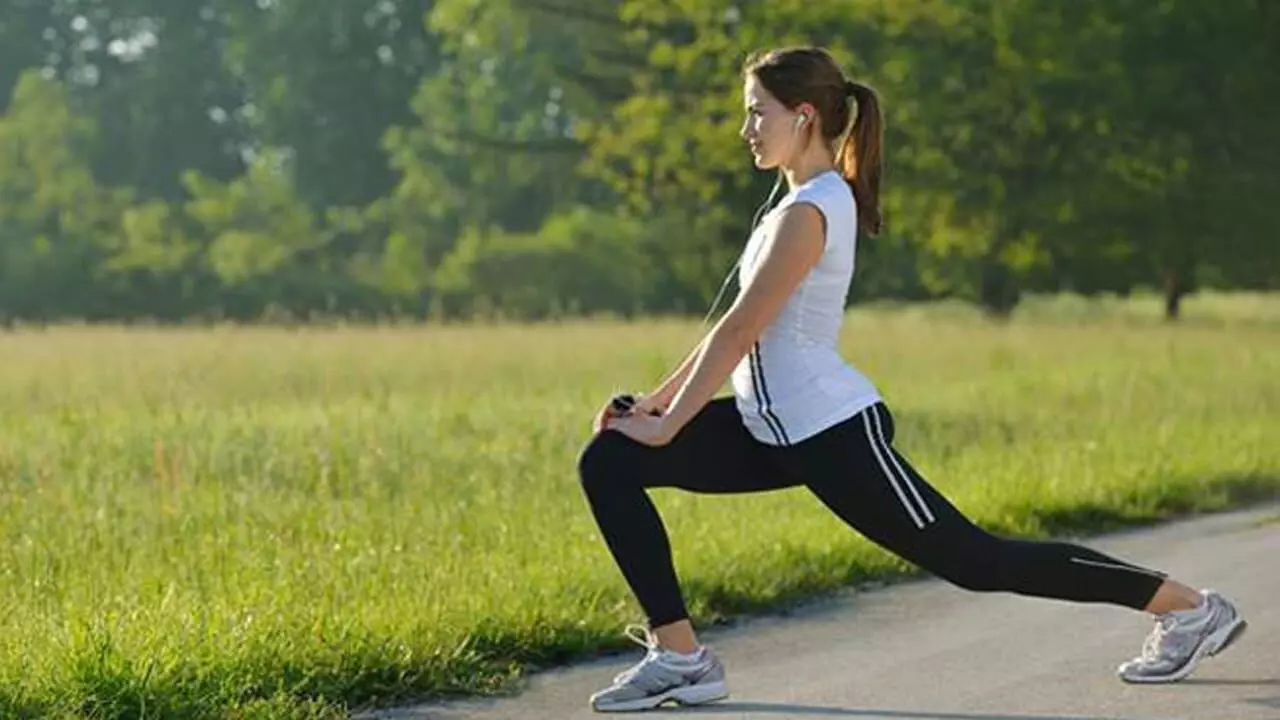 Going to the Gym: జిమ్కు వెళ్తున్నారా? అయితే వార్మప్ చేయకపోతే జరిగేది ఇదే.. Going to the Gym: జిమ్కు వెళ్తున్నారా? అయితే వార్మప్ చేయకపోతే జరిగేది ఇదే..