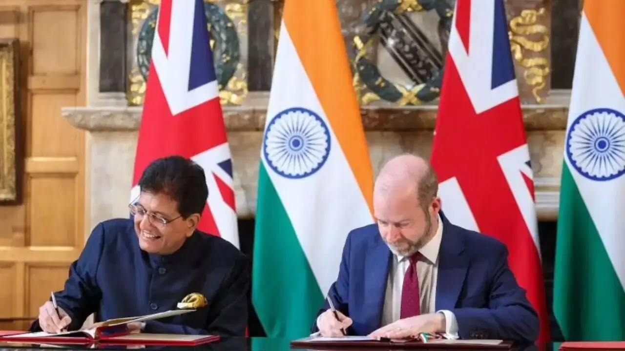 India-UK Trade Deal : భారత్, బ్రిటన్ సరికొత్త హిస్టరీ.. జూలై 15 నుంచి చారిత్రాత్మక డీల్ అమలు India-UK Trade Deal : భారత్, బ్రిటన్ సరికొత్త హిస్టరీ.. జూలై 15 నుంచి చారిత్రాత్మక డీల్ అమలు