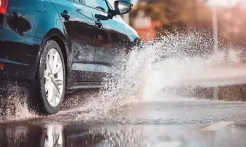 Driving Tips : వర్షపు నీటిలో కారు ఆగిపోయిందా? కార్ల డ్రైవర్లు చేసే బిగ్గెస్ట్ మిస్టేక్ ఇదే Driving Tips : వర్షపు నీటిలో కారు ఆగిపోయిందా? కార్ల డ్రైవర్లు చేసే బిగ్గెస్ట్ మిస్టేక్ ఇదే