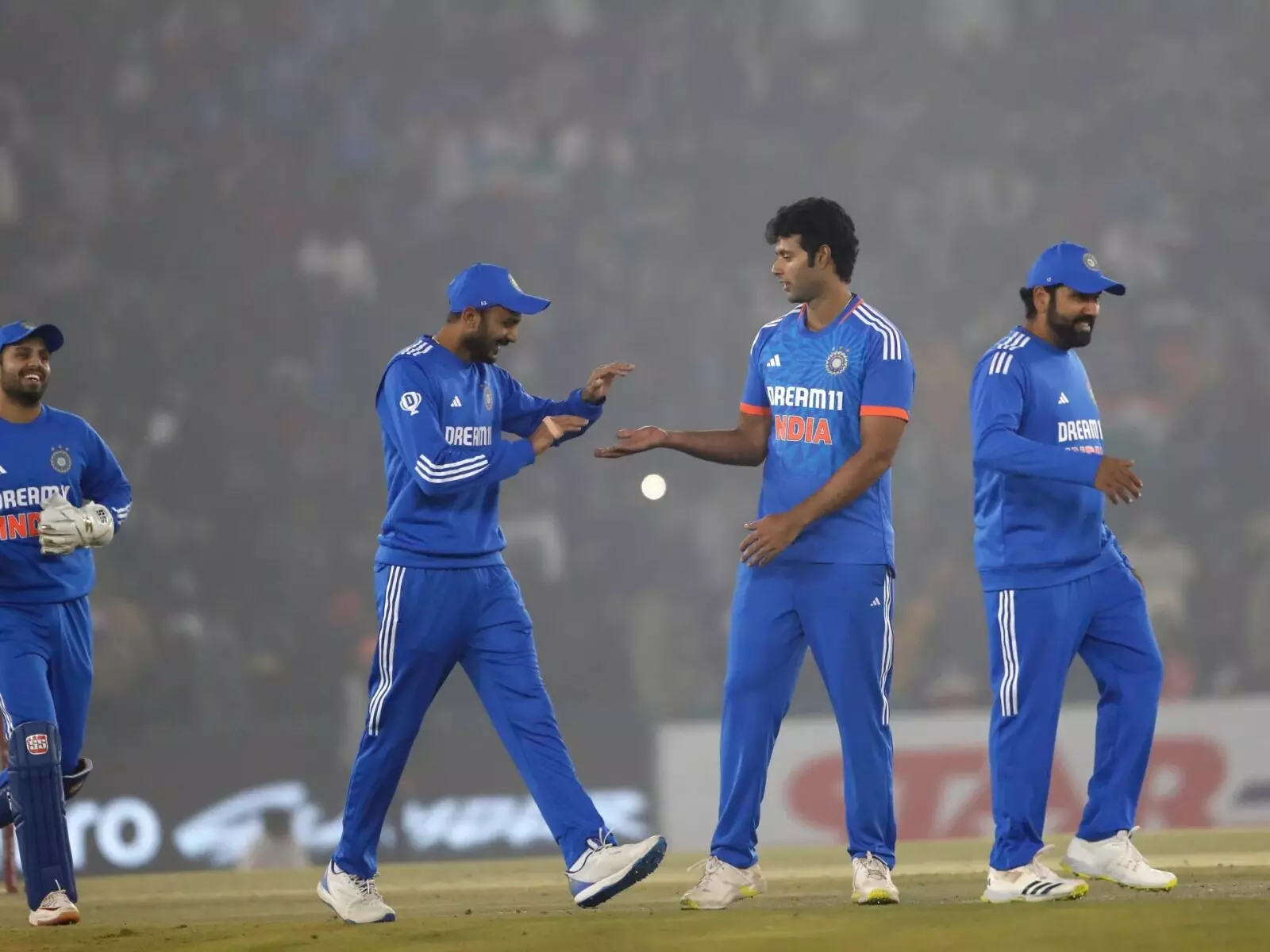 India vs Afghanistan: ఇండియా Vs అఫ్గానిస్తాన్: ఆఖరి వన్డే పోరు.. టీమిండియా టార్గెట్ క్లీన్స్వీప్! India vs Afghanistan: ఇండియా Vs అఫ్గానిస్తాన్: ఆఖరి వన్డే పోరు.. టీమిండియా టార్గెట్ క్లీన్స్వీప్!