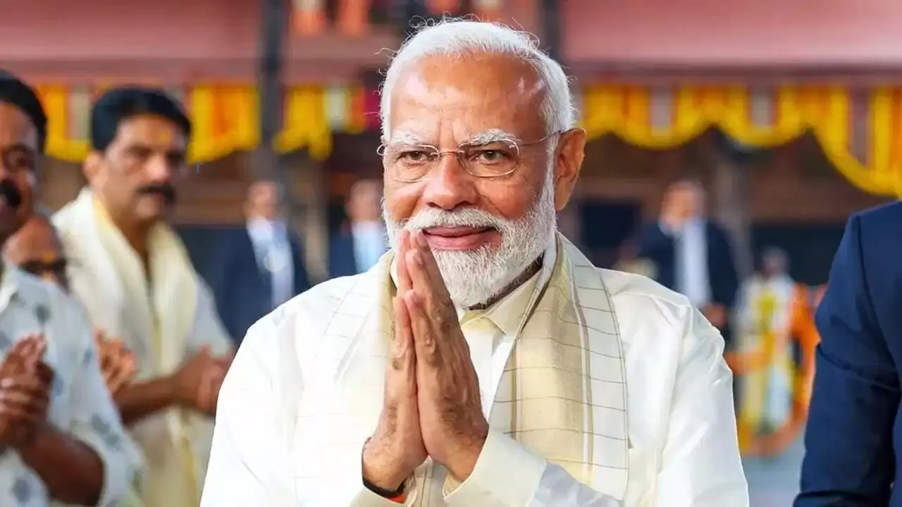 PM Modi : ఒక్క క్లిక్తో రూ.2,400 కోట్లు విడుదల.. 15 లక్షల మంది లబ్ధిదారుల ఖాతాల్లోకి నేరుగా నగదు PM Modi : ఒక్క క్లిక్తో రూ.2,400 కోట్లు విడుదల.. 15 లక్షల మంది లబ్ధిదారుల ఖాతాల్లోకి నేరుగా నగదు