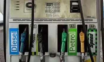 Crude Oil : భారీగా పతనమైన ముడి చమురు ధరలు.. దేశంలో పెట్రోల్, డీజిల్ రేట్లు తగ్గుతాయా? Crude Oil : భారీగా పతనమైన ముడి చమురు ధరలు.. దేశంలో పెట్రోల్, డీజిల్ రేట్లు తగ్గుతాయా?