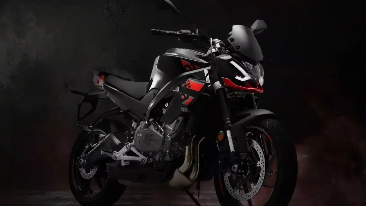 Aprilia Tuono 457 : యువతను ఊపేసే సరికొత్త బైక్.. మార్కెట్లోకి అప్రిలియా టువోనో 457 స్పెషల్ ఎడిషన్ Aprilia Tuono 457 : యువతను ఊపేసే సరికొత్త బైక్.. మార్కెట్లోకి అప్రిలియా టువోనో 457 స్పెషల్ ఎడిషన్