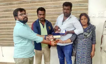 Alipiri Checkpoint: అలిపిరి చెక్పాయింట్ వద్ద మిస్సైన బ్యాగు భక్తుడికి అప్పగింత Alipiri Checkpoint: అలిపిరి చెక్పాయింట్ వద్ద మిస్సైన బ్యాగు భక్తుడికి అప్పగింత
