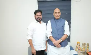 CM Revanth Reddy: రాజ్నాథ్ సింగ్తో సీఎం రేవంత్రెడ్డి కీలక భేటీ CM Revanth Reddy: రాజ్నాథ్ సింగ్తో సీఎం రేవంత్రెడ్డి కీలక భేటీ