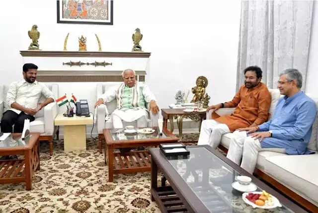 CM Revanth Reddy: కేంద్ర మంత్రి ఖట్టర్తో సీఎం రేవంత్, కిషన్రెడ్డి భేటీ CM Revanth Reddy: కేంద్ర మంత్రి ఖట్టర్తో సీఎం రేవంత్, కిషన్రెడ్డి భేటీ